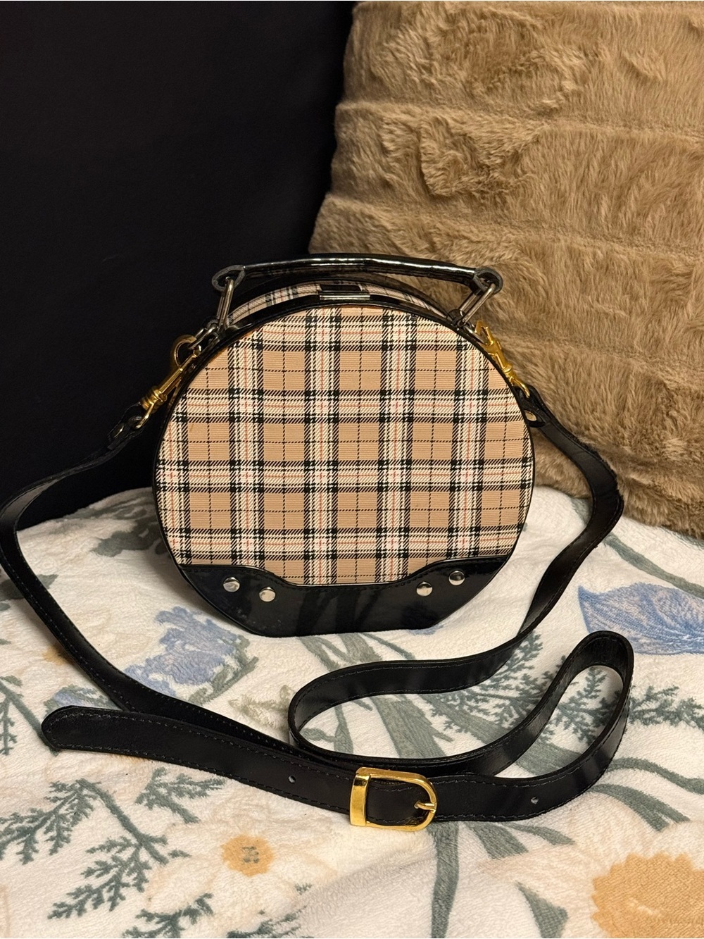 🤎 **Chic Plaid Round "Hat Box" Crossbody Bag** 🤎 - Picture 2 of 5